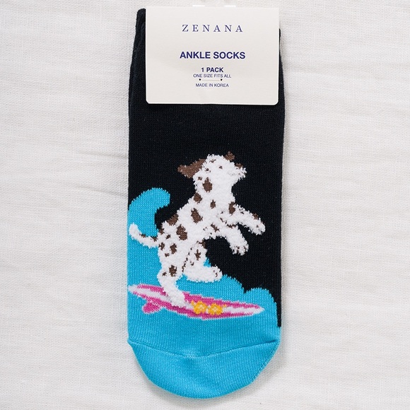 Zenana Outfitters 3 pairs Dalmatian surf socks in black, white, and grey - Picture 5 of 8
